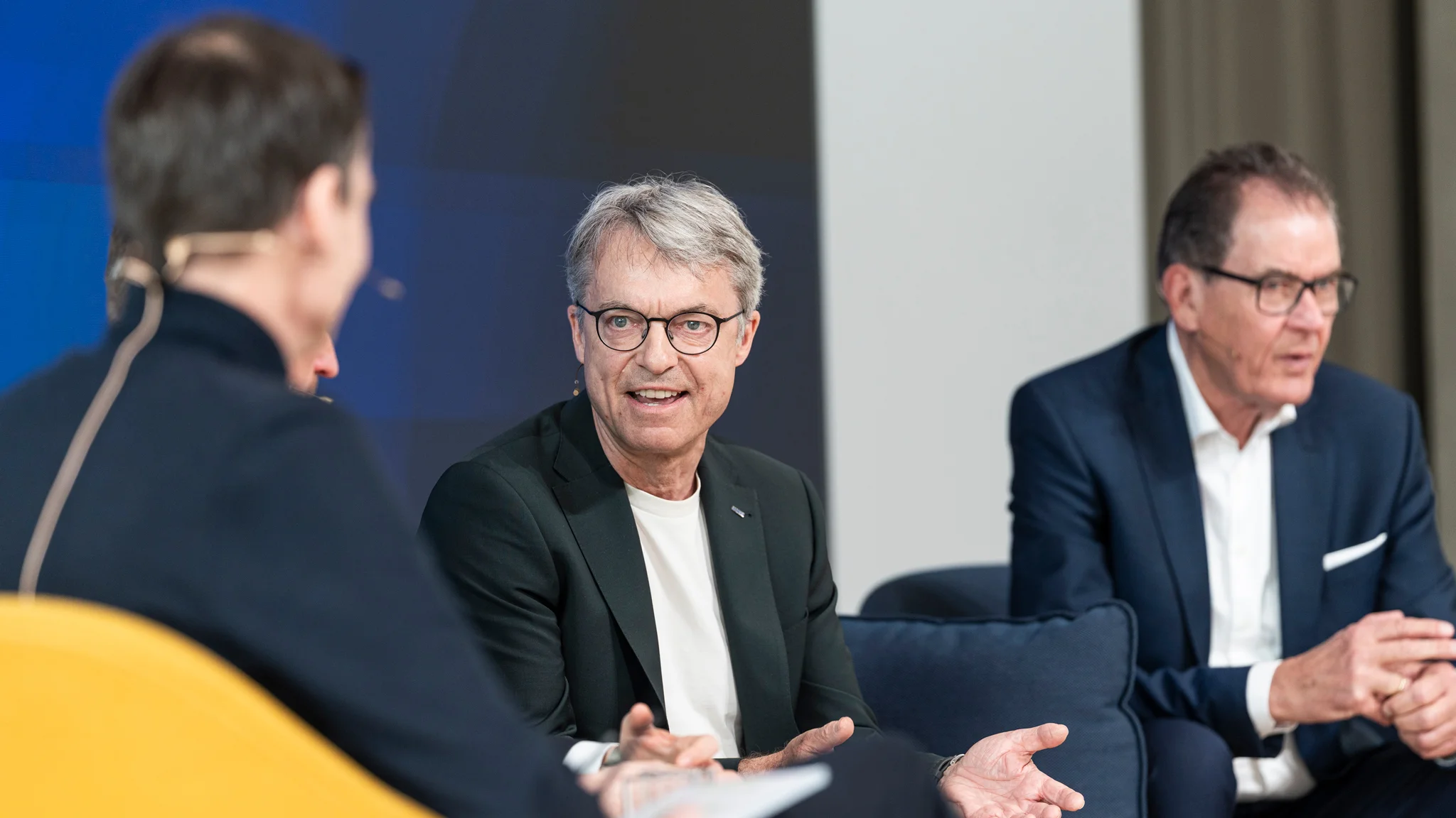 Bernhard Simon, Charmain of Supervisory Board, in der Podiumsdiskussion im Dachser Network Campus